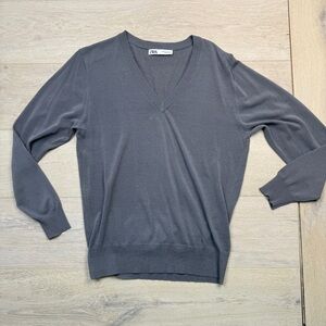 Zara Women’s Gray V-Neck Sweater